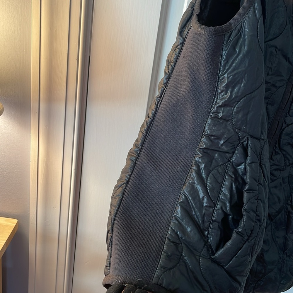 Cute And Flattering Basic Black Quilted J.Crew Pu… - image 3